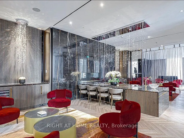 11 Yorkville Ave #2113 — Photo 36