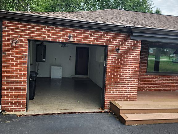 1 car garage with epoxy floor