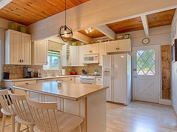 5th image of 834 Encino Dr