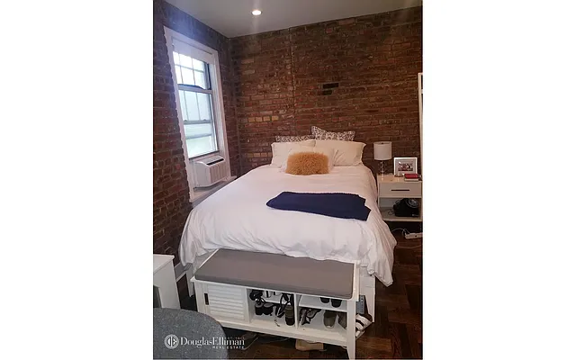 Rented by Douglas Elliman | media 8