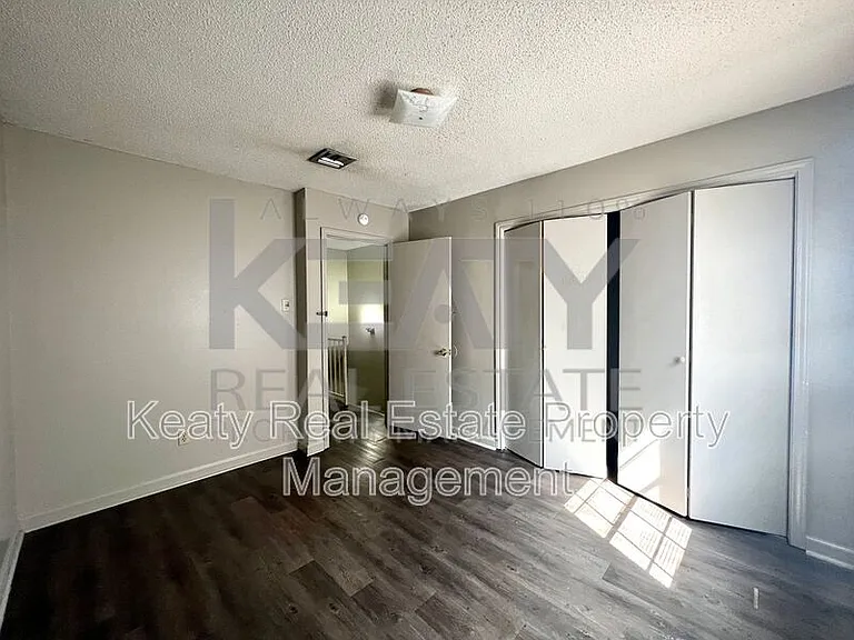 402A Loire Ave — Photo 5