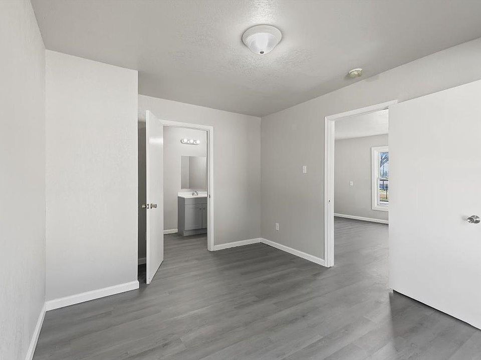 1st image of 711 W Avenue C