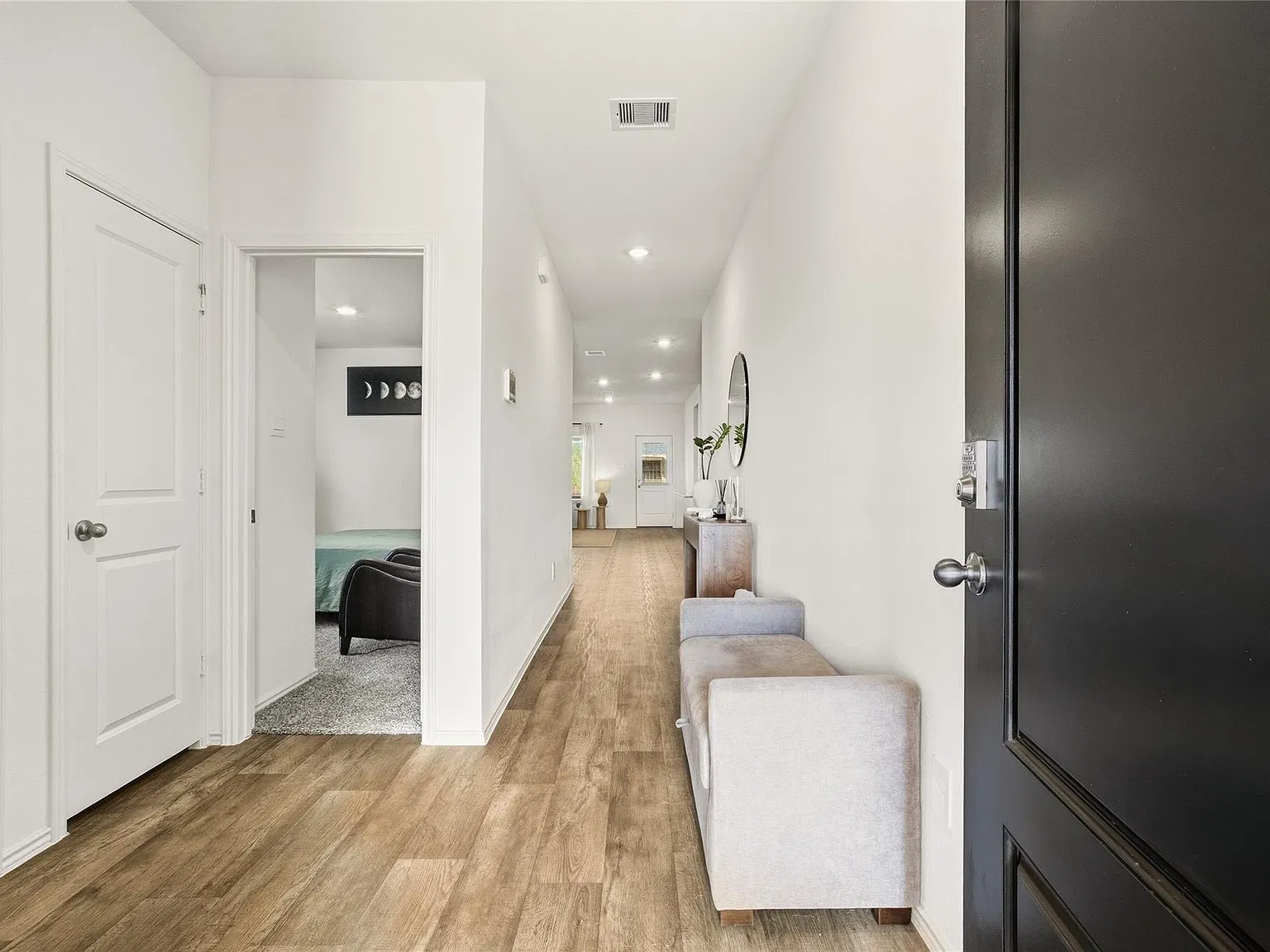 3 bed, 2.0 bath, 1640 sqft, $2,200 — Photo 3