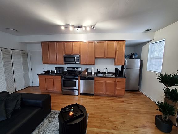 2nd image of 2014 W Superior St APT 2
