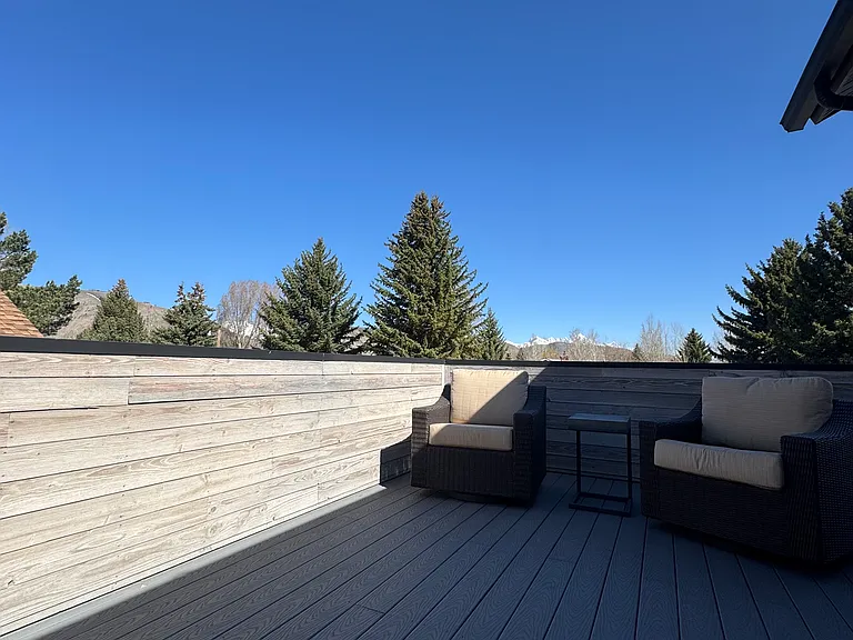 670 E Hall Ave — Photo 11