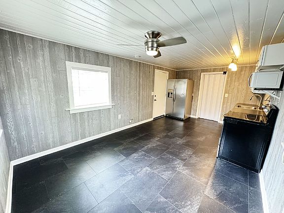 3rd image of 609 1/2 W Park St