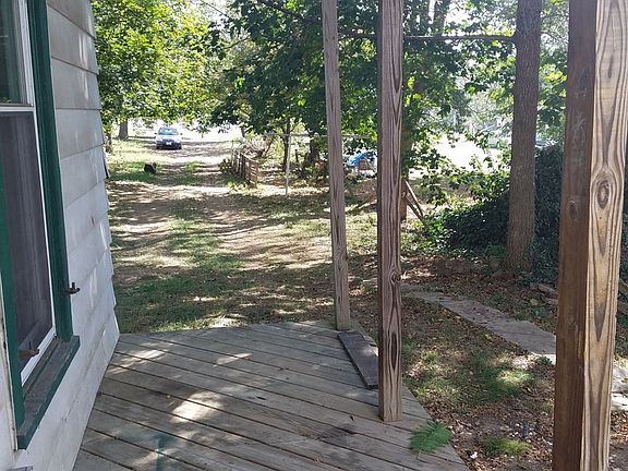 3rd image of 227 N Main St APT A