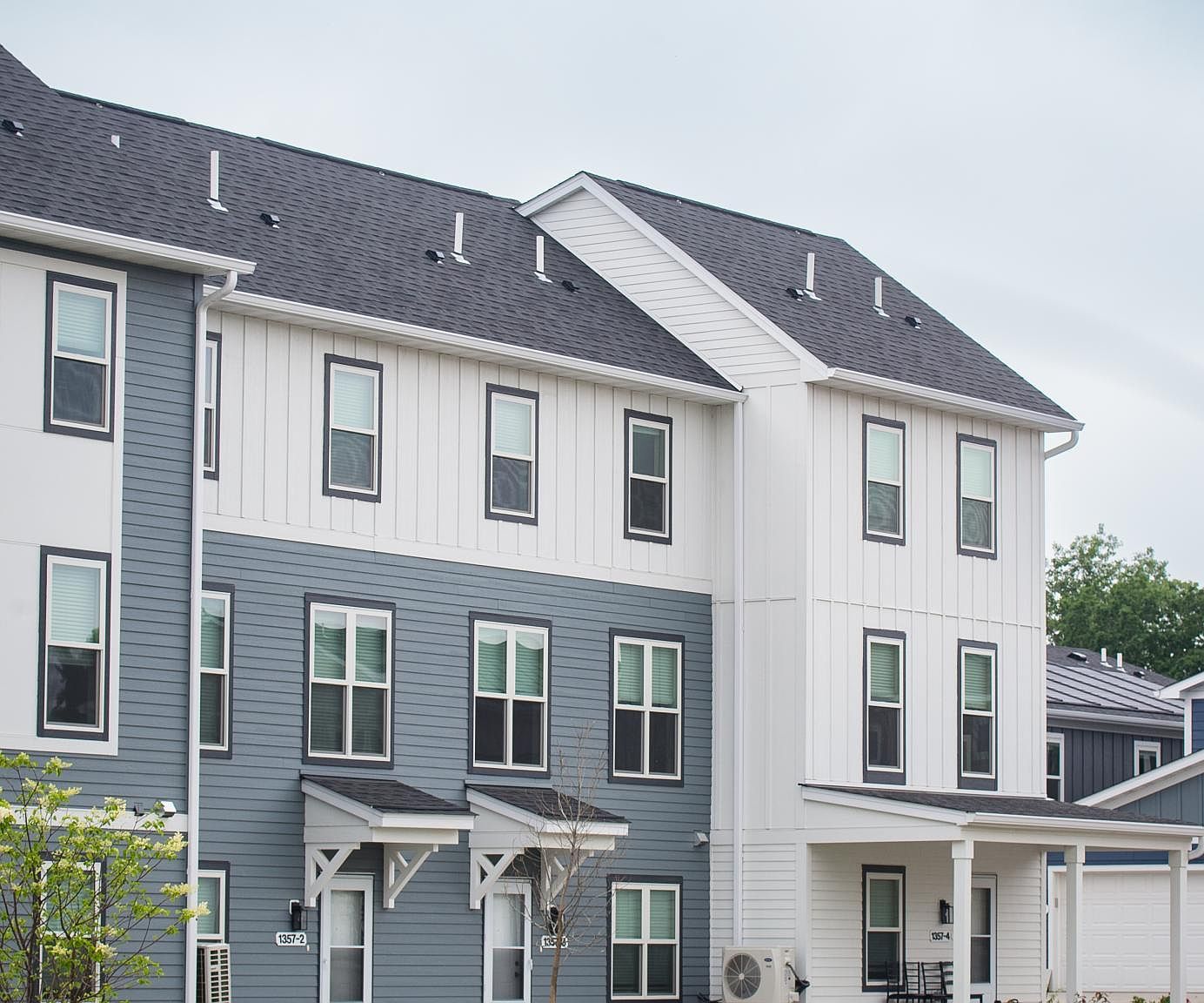 1339 Howard St N #2 — Hillcrest Country Club
