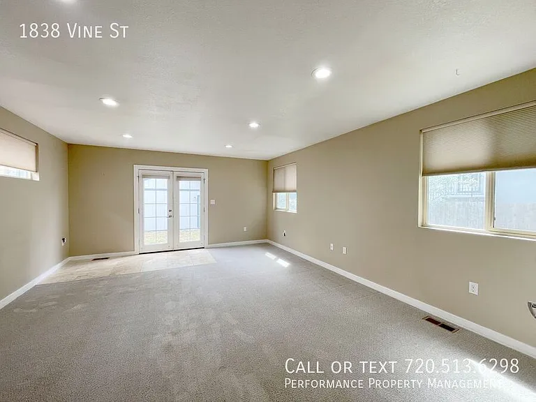 1838 Vine St — Photo 17