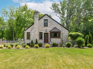 11941 W Howard Ave, Greenfield, WI 53228