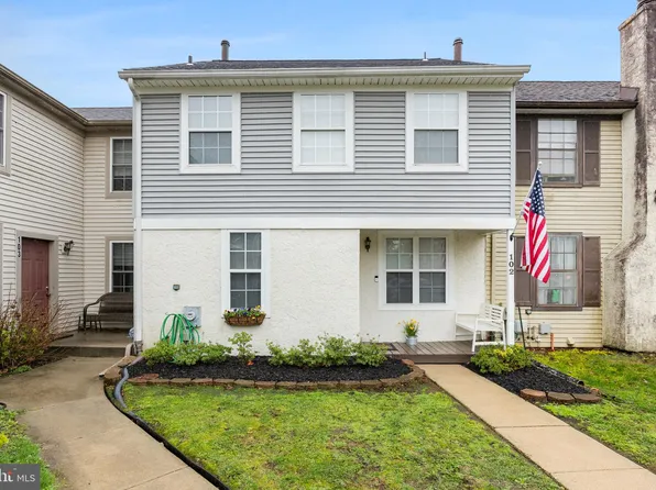 102 Bayberry Ct, Marlton, NJ 08053