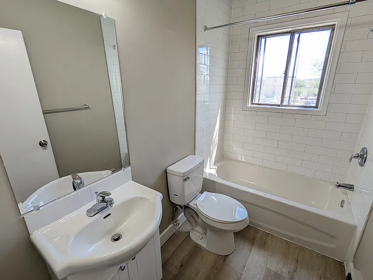 9722 104th St NW — Photo 8