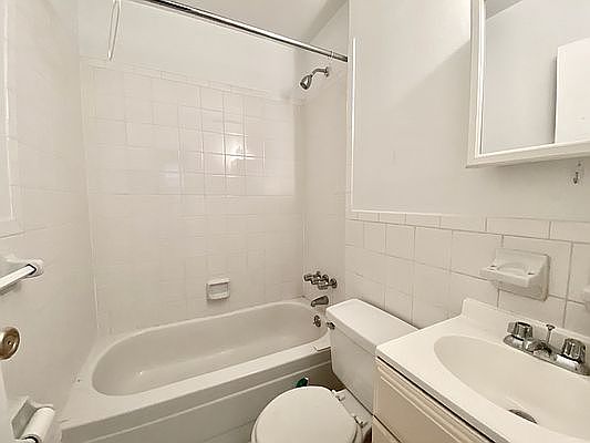 5th image of 239 W 100th St APT 2F
