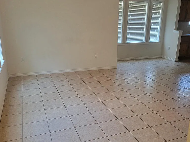 2327 Cornell Dr — Photo 4