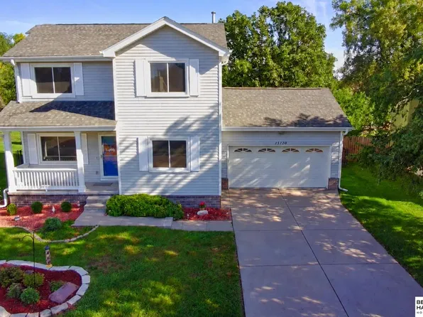 15120 Chalco Pointe Dr, Omaha, NE 68138