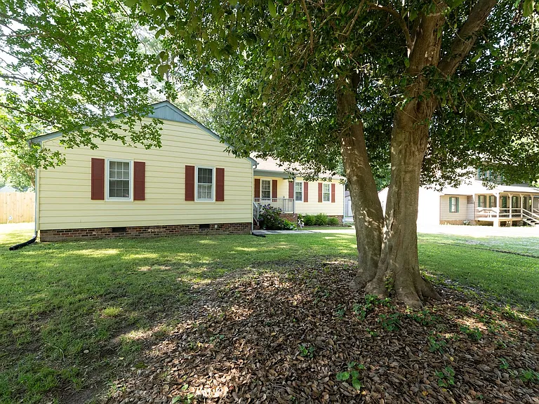 4329 Deertrail Dr N — Photo 39