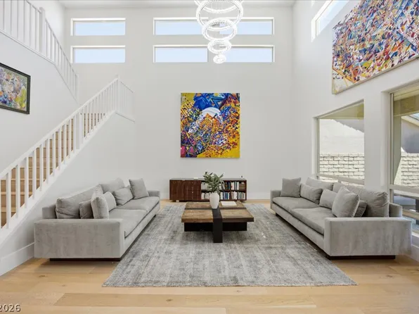 2720 Natural Rock Dr, Las Vegas, NV 89138