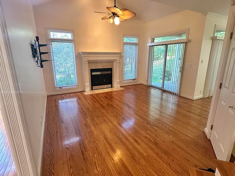 9511 Felsmere Cir — Photo 10