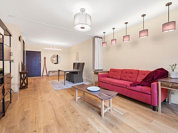 2nd image of 58 W 58th St APT 15B