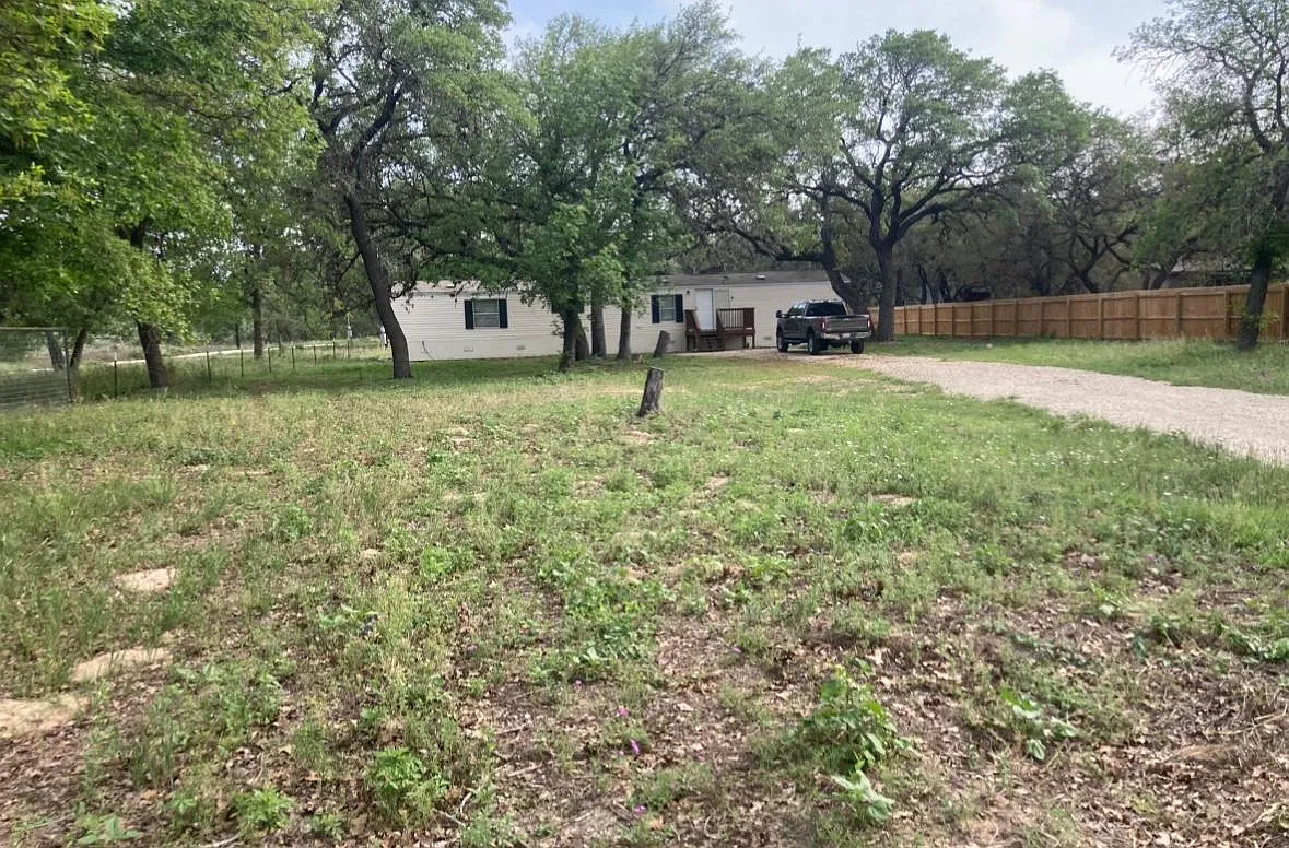 3 bed, 1300 sqft, $1,400 — Photo 1