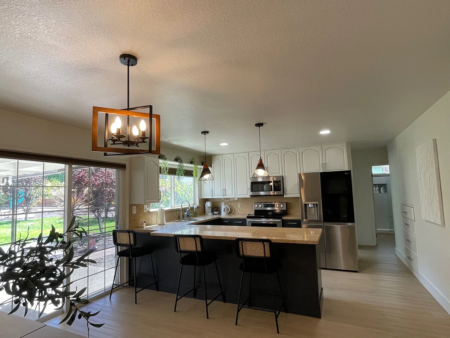4 bed, 1650 sqft, $5,495 — Photo 3
