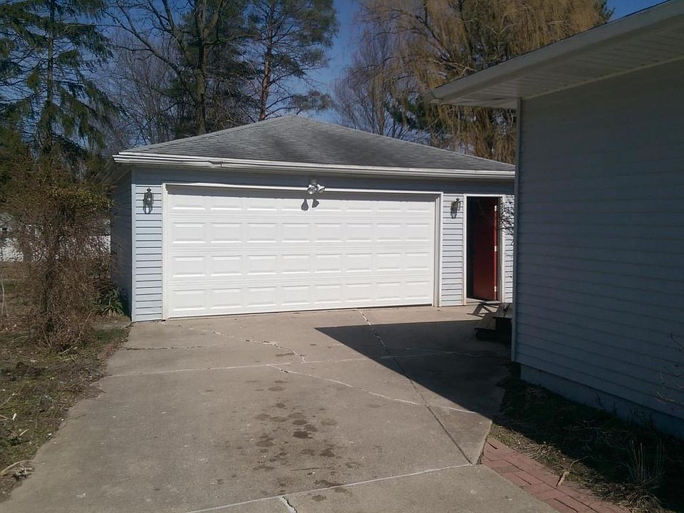 2nd image of 4030 Chickory Ln