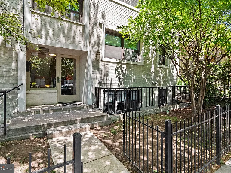 1524 Independence Ave SE #303 — Photo 3