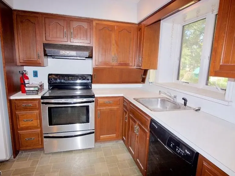 1425 Boynton Ave — Photo 7