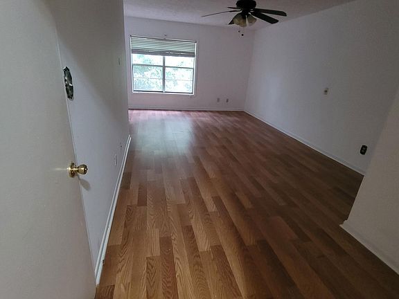 SECOND UPSTAIR BEDROOM