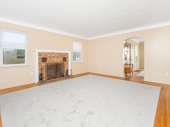 5th image of 54516 Silver St