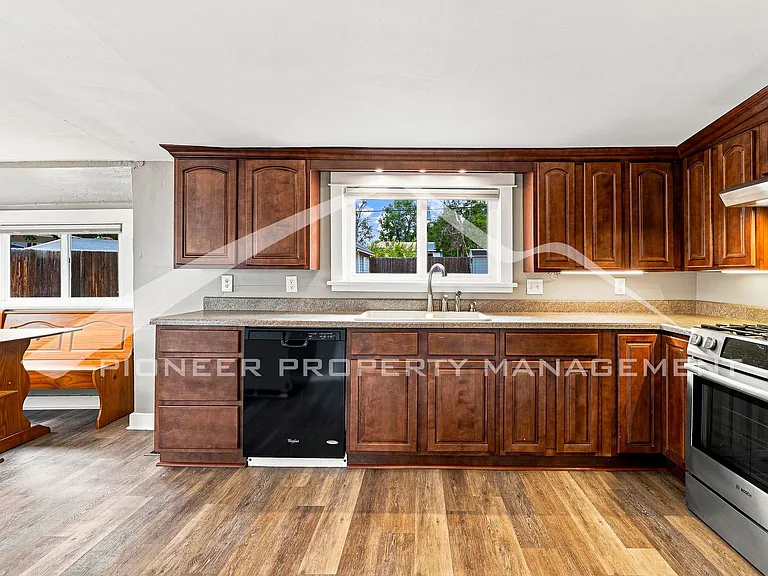 3166 W Walsh Pl — Photo 5