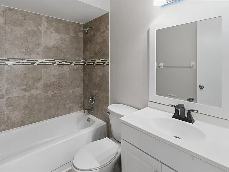 7102 Harbor Heights Cir — Photo 8