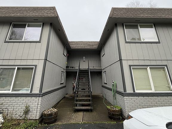 2nd image of 711 SE 212th Ave #0
