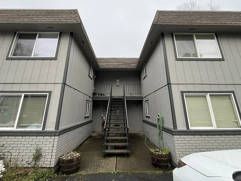 711 SE 212th Ave — Photo 2