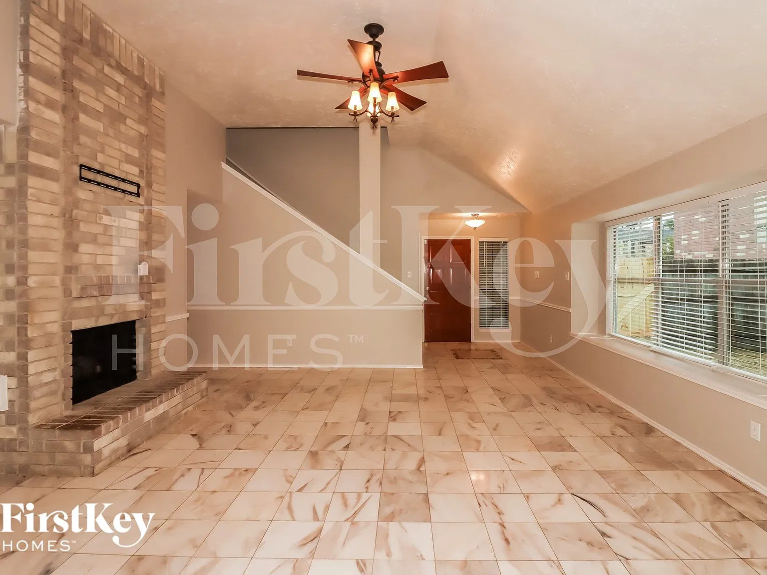 4 bed, 2.0 bath, 1977 sqft, $2,360 — Photo 3
