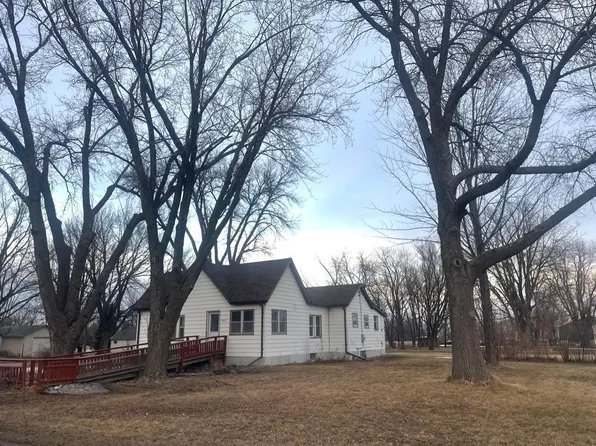 200 5th St, Walnut Grove, MN 56180