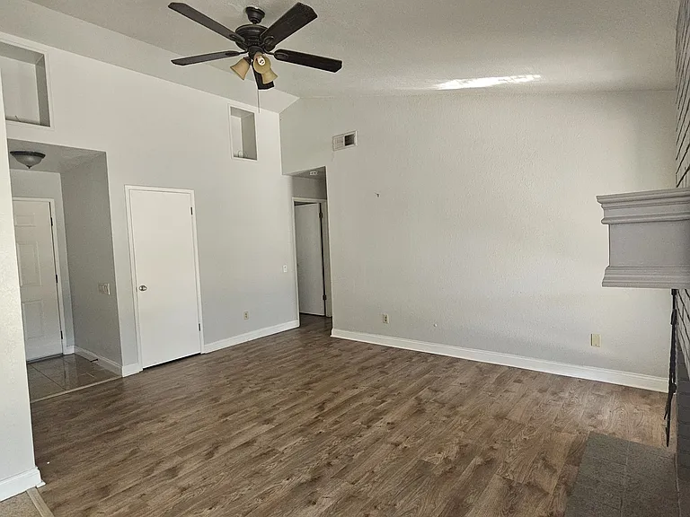 5361 Vichy Cir — Photo 4