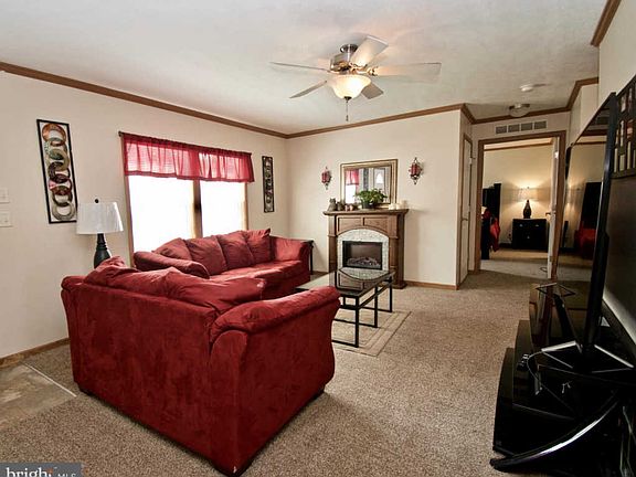 4th image of 166 Holly Dr
