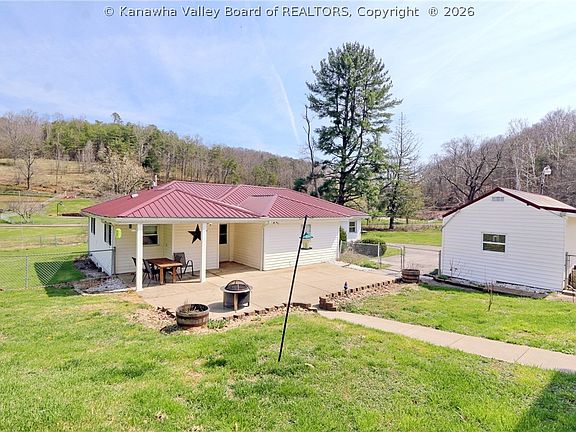 2nd image of 420 Blake Rd