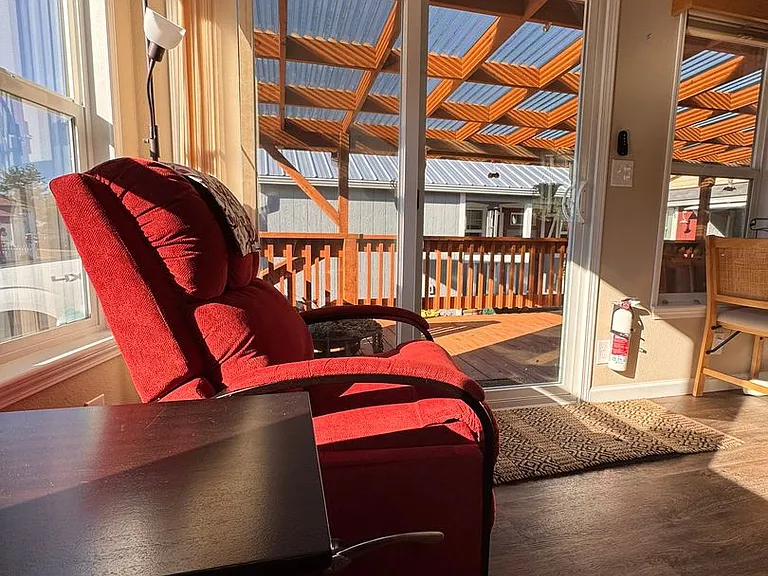 11 Pond Ln — Photo 8