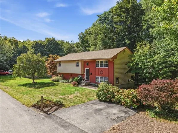 5 Julien St, Smithfield, RI 02917