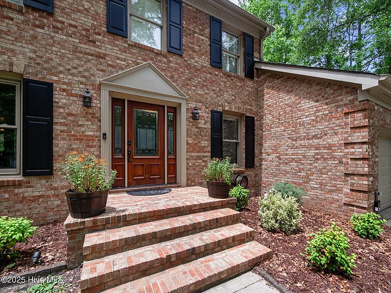 939 Eton Dr — Photo 5