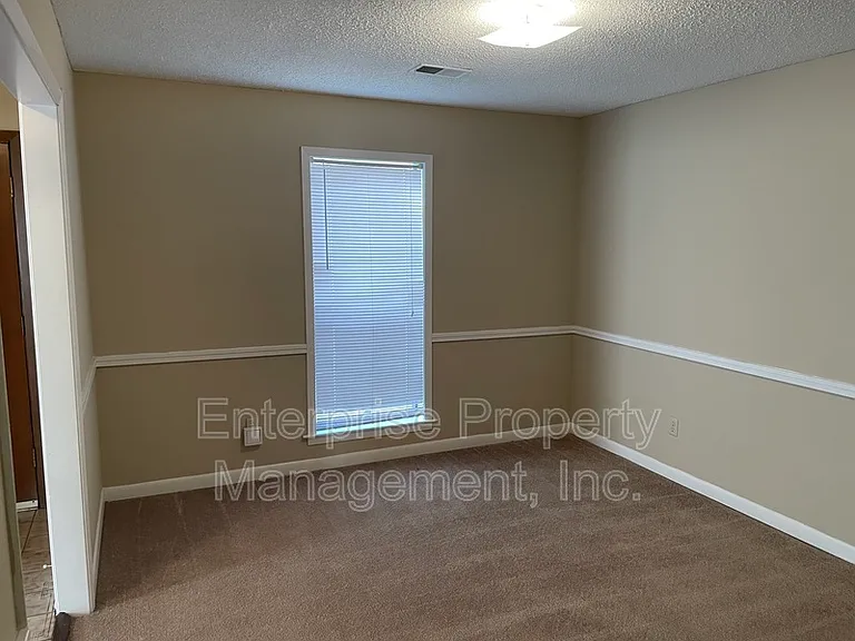 384 Sherburne Cv — Photo 7