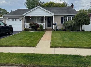 286 Atlantic Ave, Massapequa Park, NY 11762