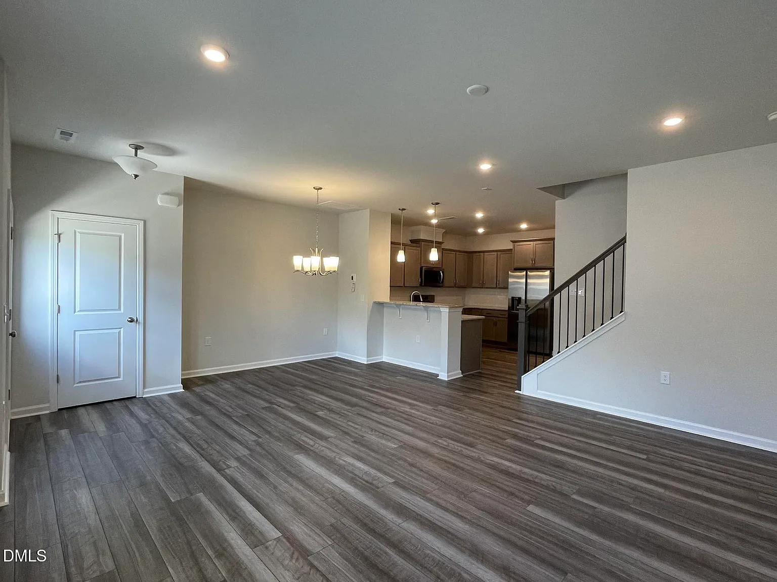 3 bed, 2.5 bath, 1735 sqft, $1,795 — Photo 3