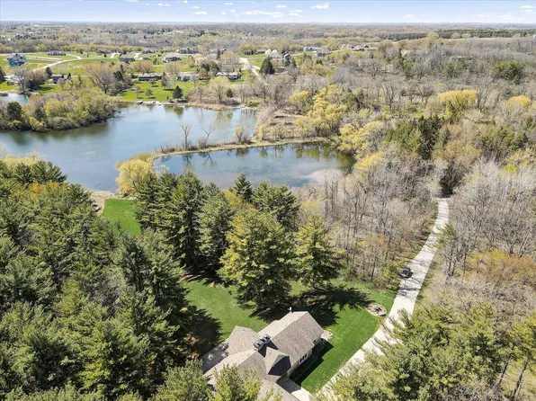 W247S10850 Center DRIVE, Mukwonago, WI 53149