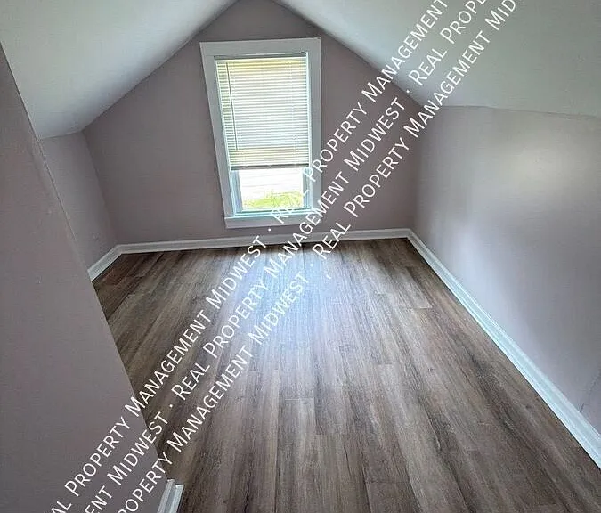 2504 Forest Home Ave — Photo 21