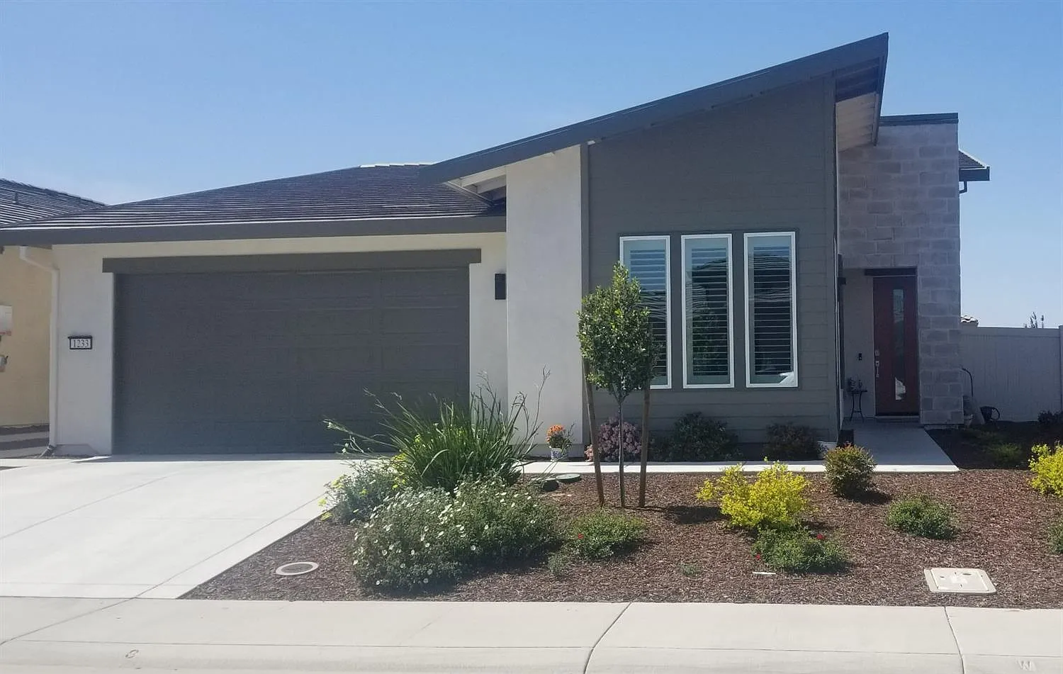 1233 Leo Ln photo 1