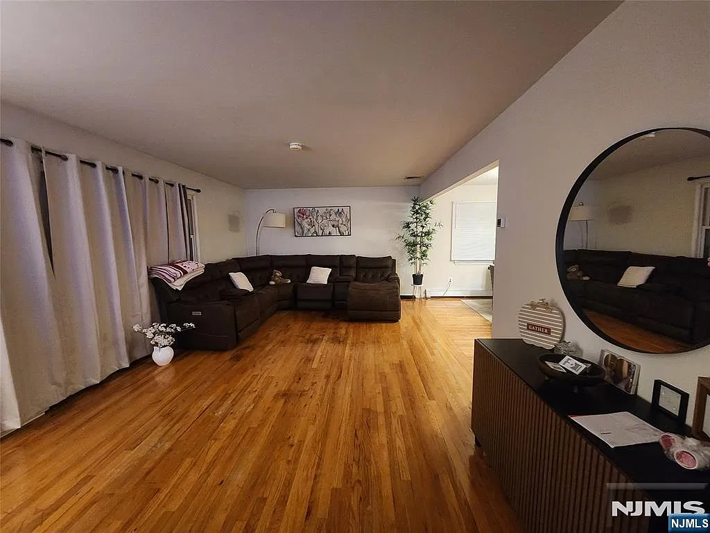3 bed, 2.0 bath, $3,300 — Photo 2