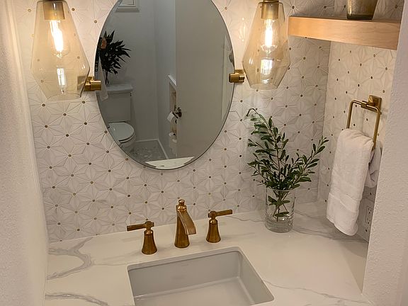 Beautifully designed 1/2bath